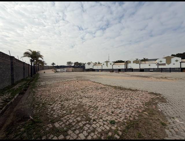 8,000M² INDUSTRIAL YARD TO LET IN COMMERCIA